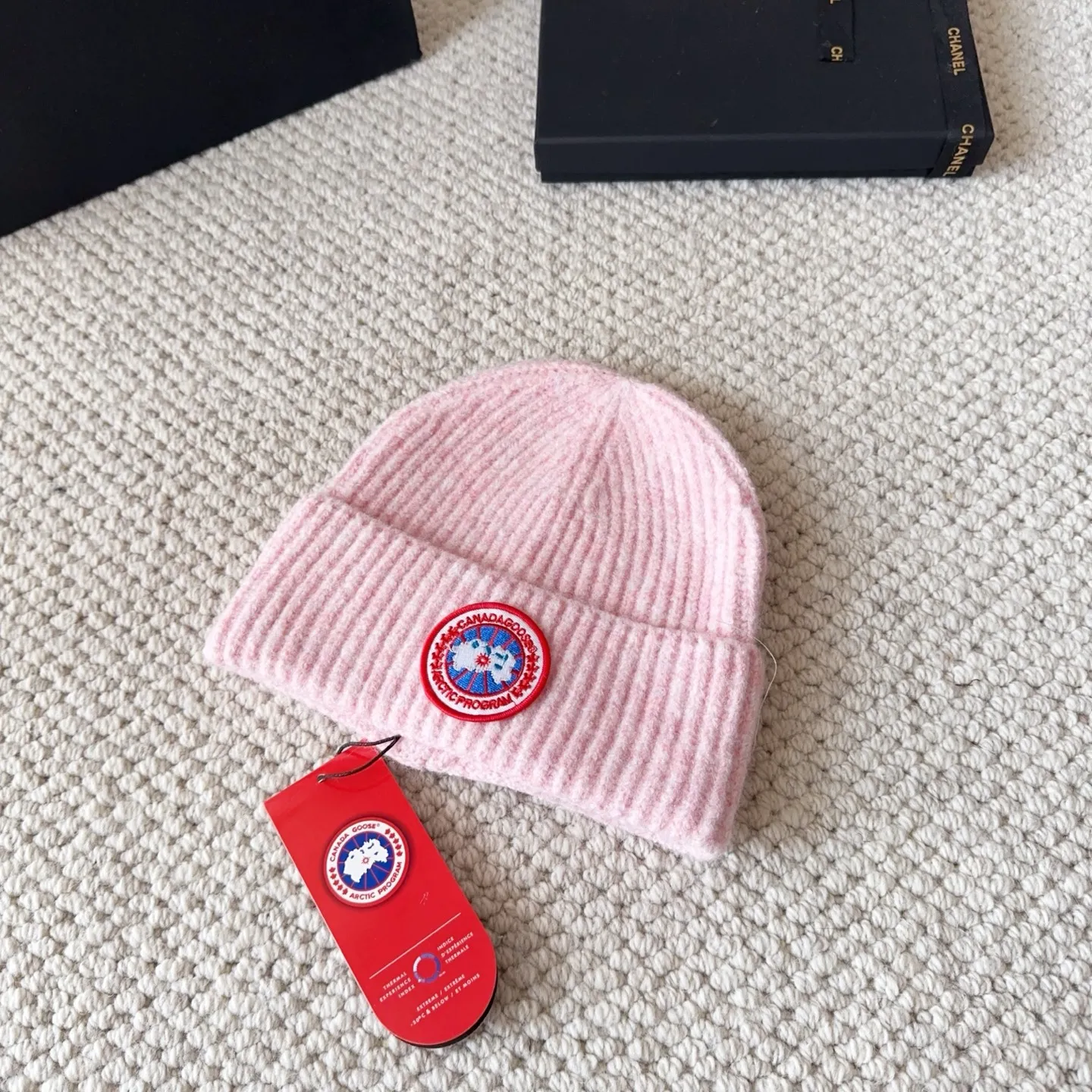 💰60 CANADA GOOSE Canada Goose winter warm cashmere cold hat. Rabbit wool material, thick feel, not easy to deform. Fashionable and versatile couple hat, imported embroidery logo, cashmere cotton yarn, sold in high quality three colors. Head circumference: 55-58cm available